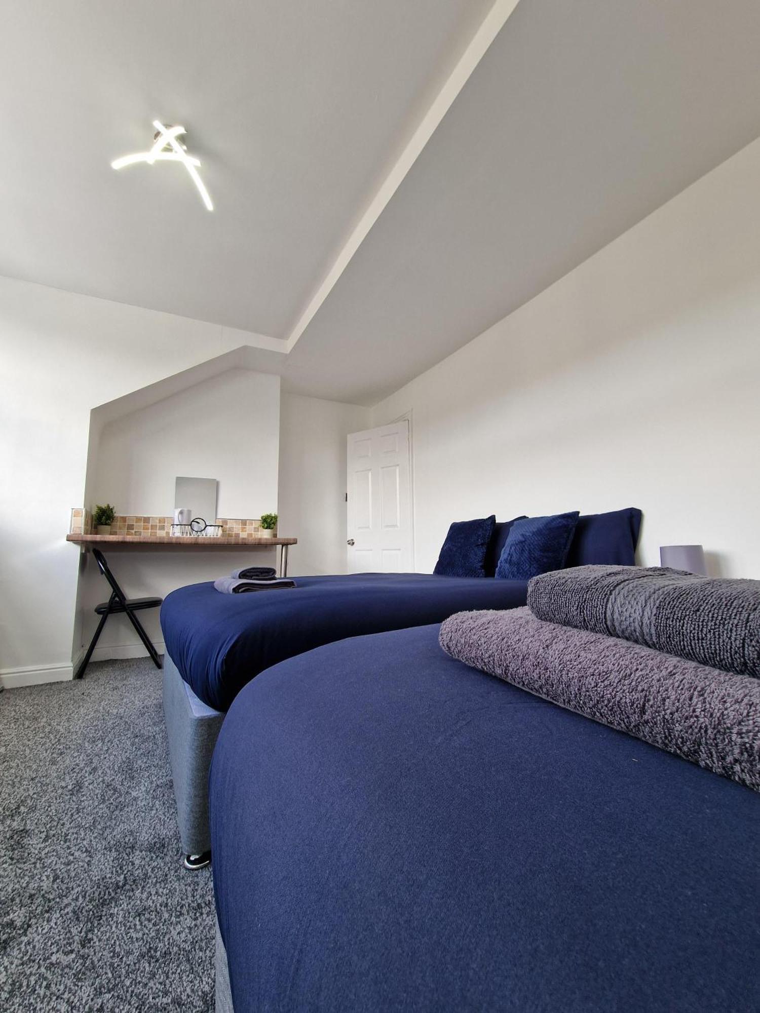 Stylish 4 Double Bedroom House In Bradford, Views Of Hillside And Parking Shipley  Luaran gambar