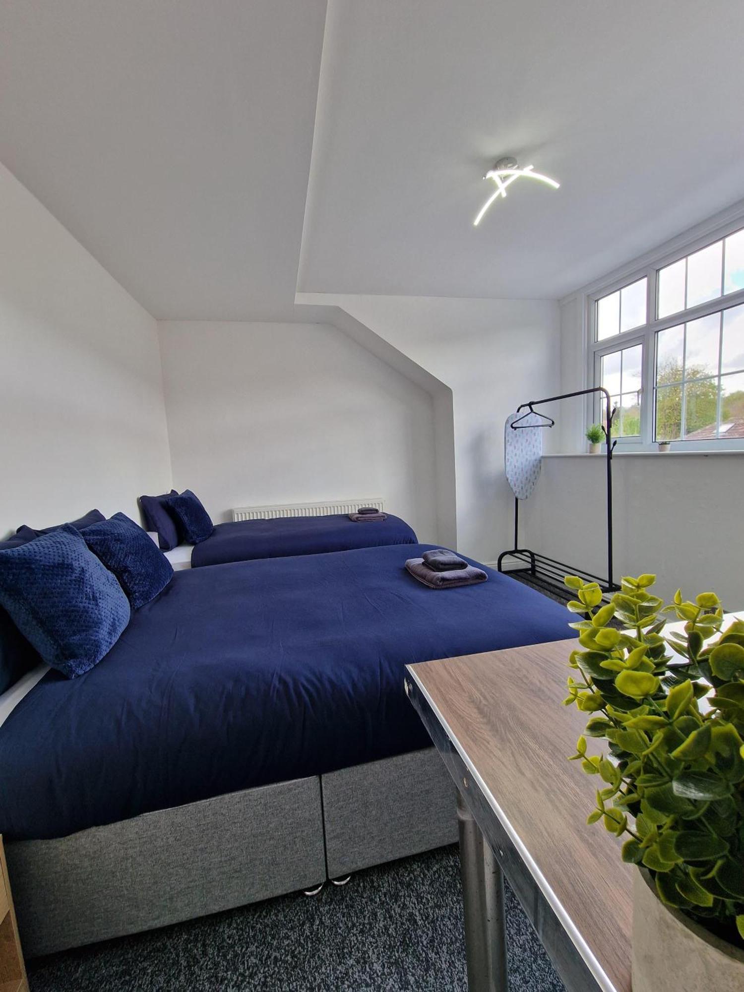 Stylish 4 Double Bedroom House In Bradford, Views Of Hillside And Parking Shipley  Luaran gambar
