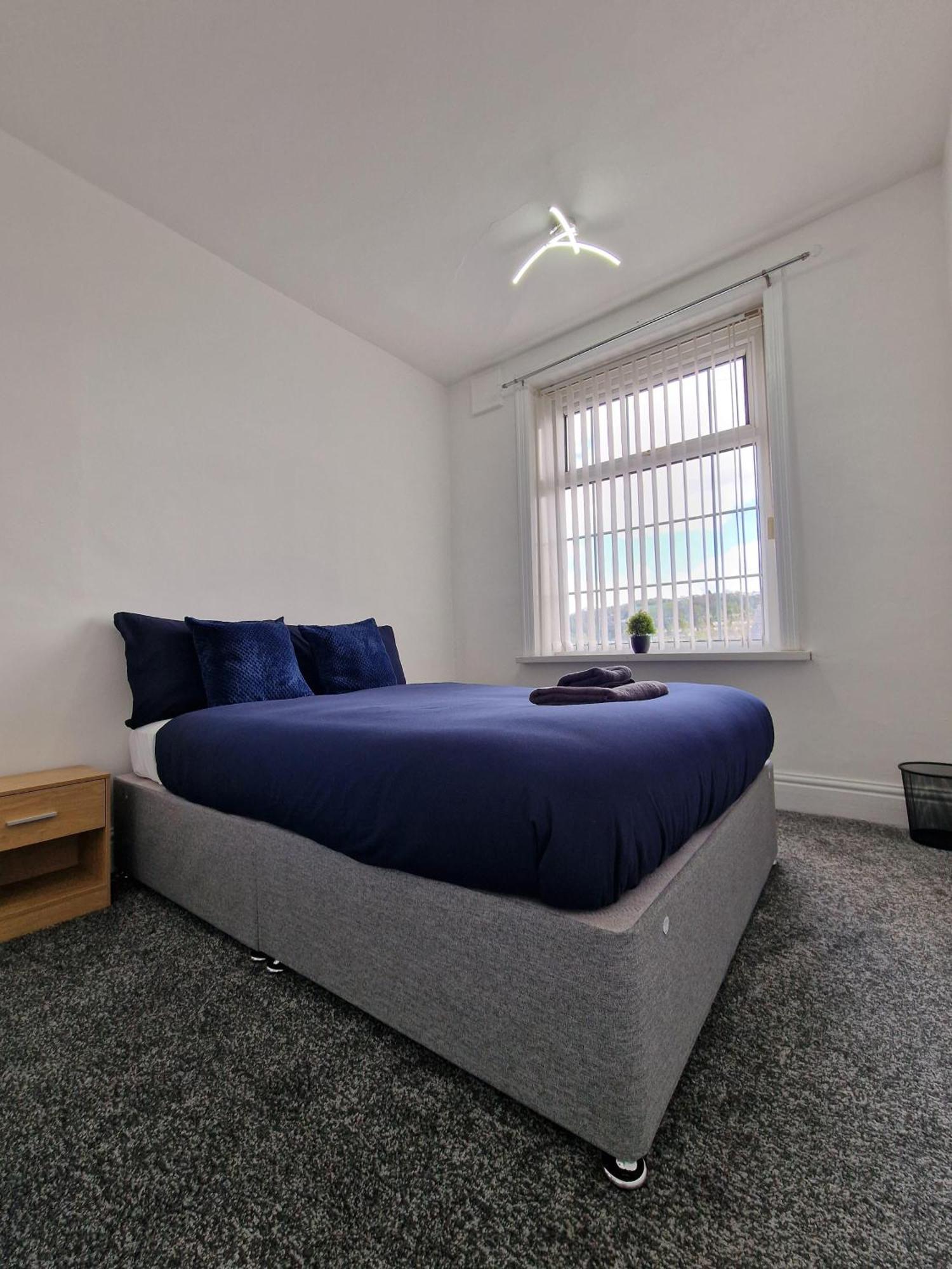 Stylish 4 Double Bedroom House In Bradford, Views Of Hillside And Parking Shipley  Luaran gambar