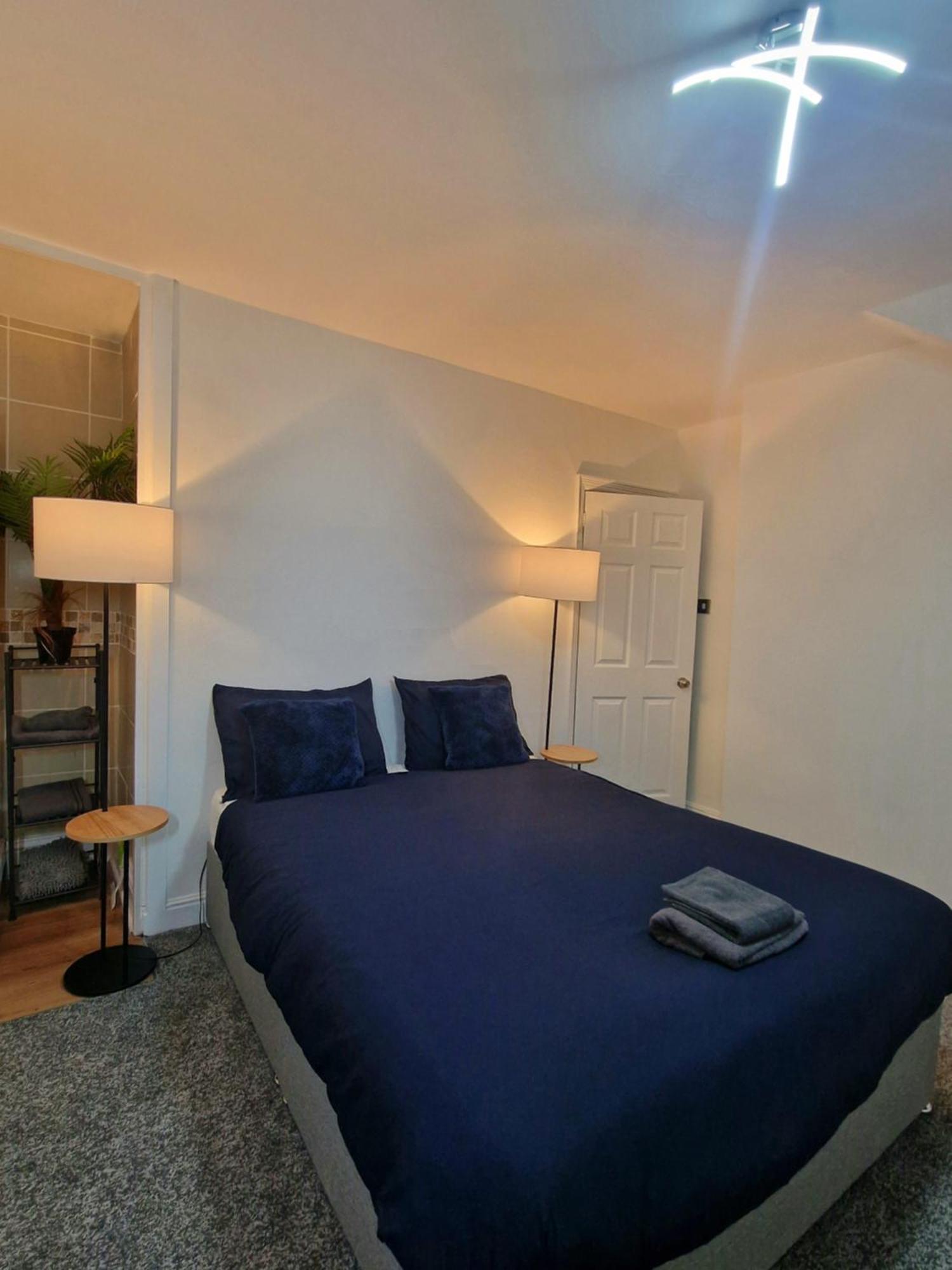 Stylish 4 Double Bedroom House In Bradford, Views Of Hillside And Parking Shipley  Luaran gambar
