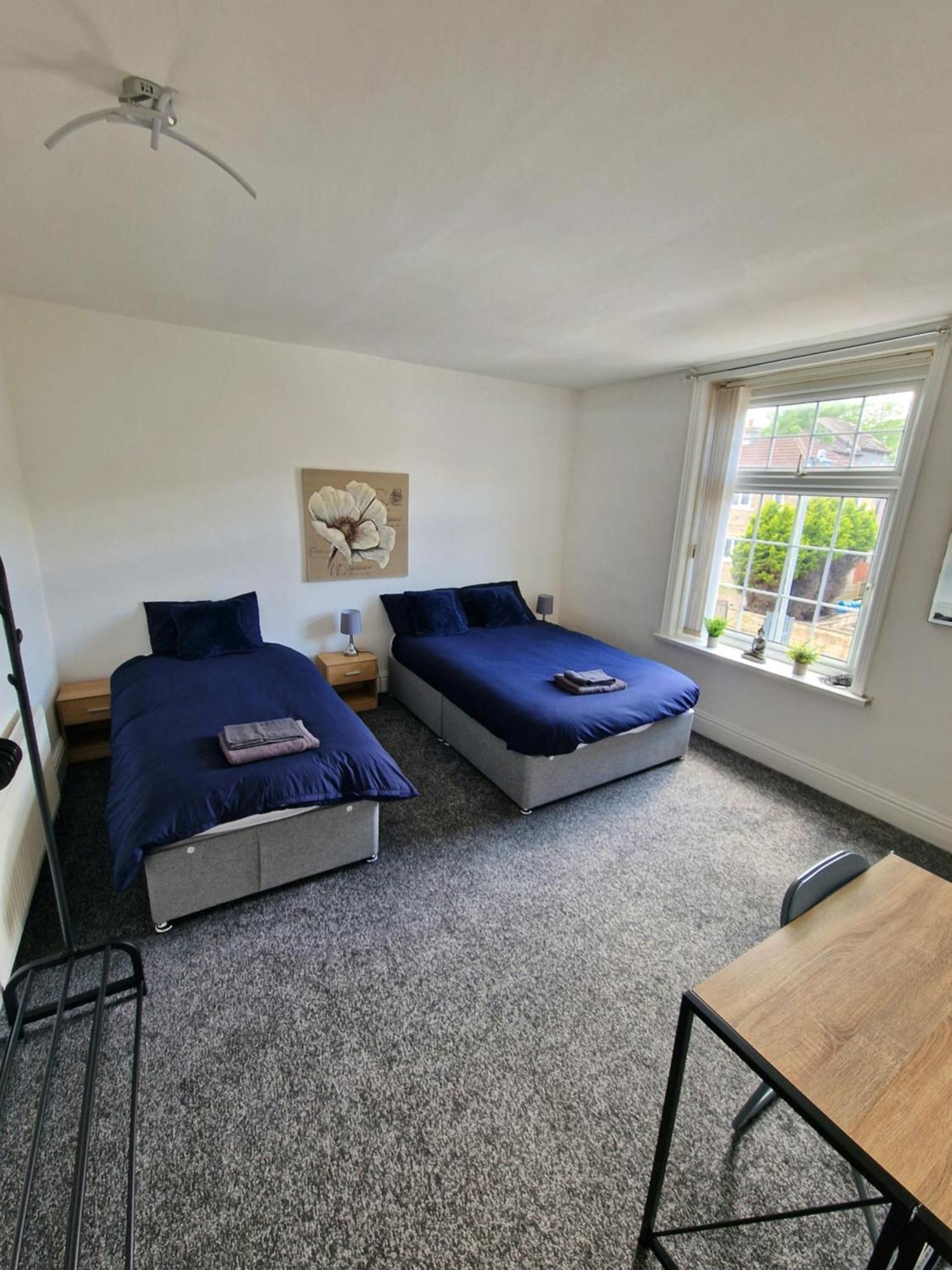 Stylish 4 Double Bedroom House In Bradford, Views Of Hillside And Parking Shipley  Luaran gambar