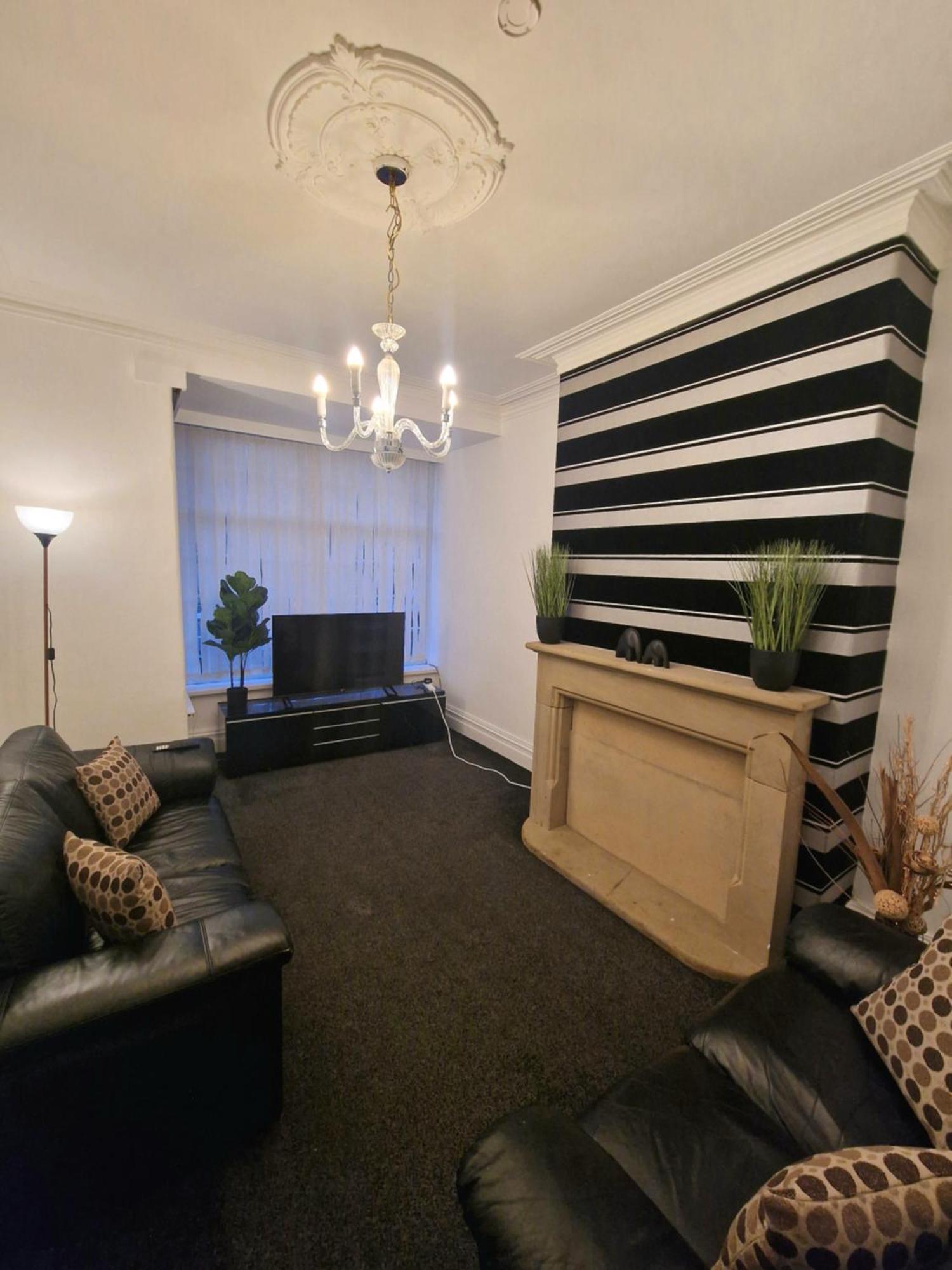 Stylish 4 Double Bedroom House In Bradford, Views Of Hillside And Parking Shipley  Luaran gambar