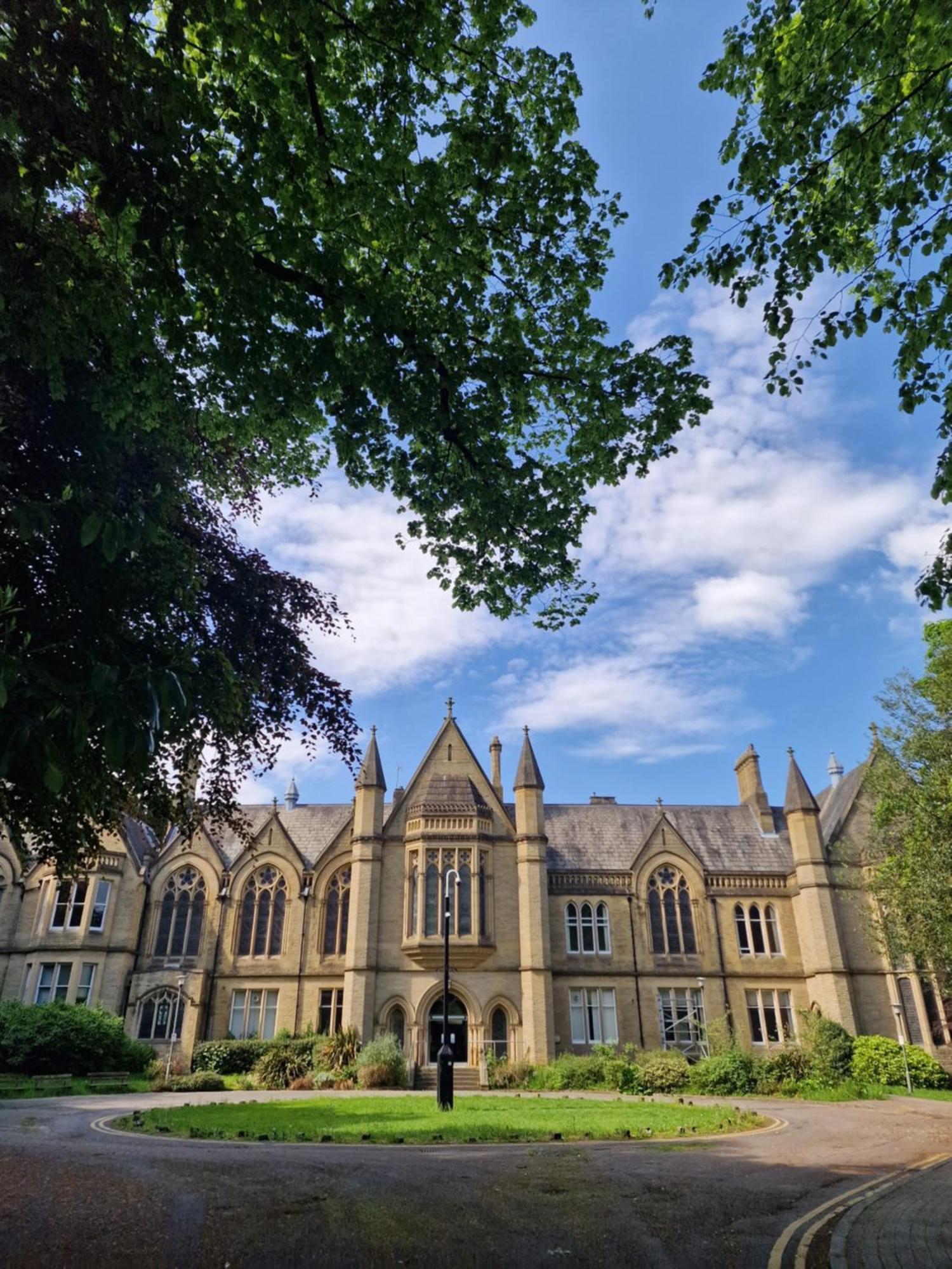 Stylish 4 Double Bedroom House In Bradford, Views Of Hillside And Parking Shipley  Luaran gambar