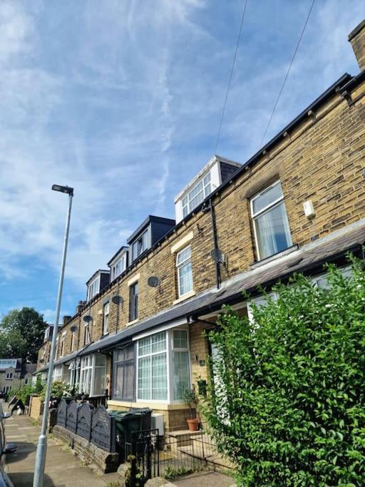Stylish 4 Double Bedroom House In Bradford, Views Of Hillside And Parking Shipley  Luaran gambar
